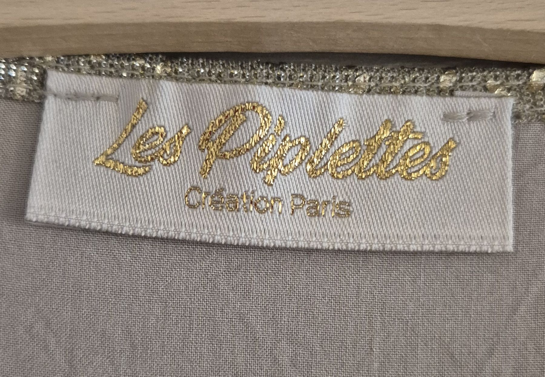 Robes: Robe dorée de la marque "Les Pipelettes" – Neuf (Voir description) à Cheseaux-sur-Lausanne par Nono031 3