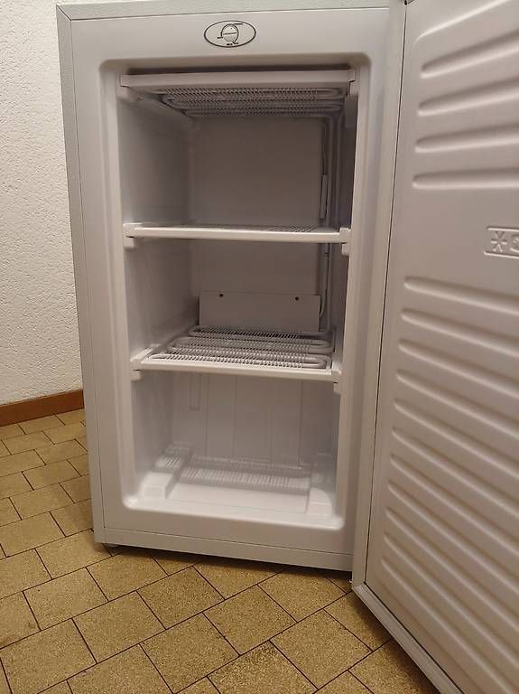 Kibernetik Congélateurs: Congélateur "Kibernetik" / Gefriertruhe "Kibernetik" – D'occasion à Bern par pierreantoineblanc 2