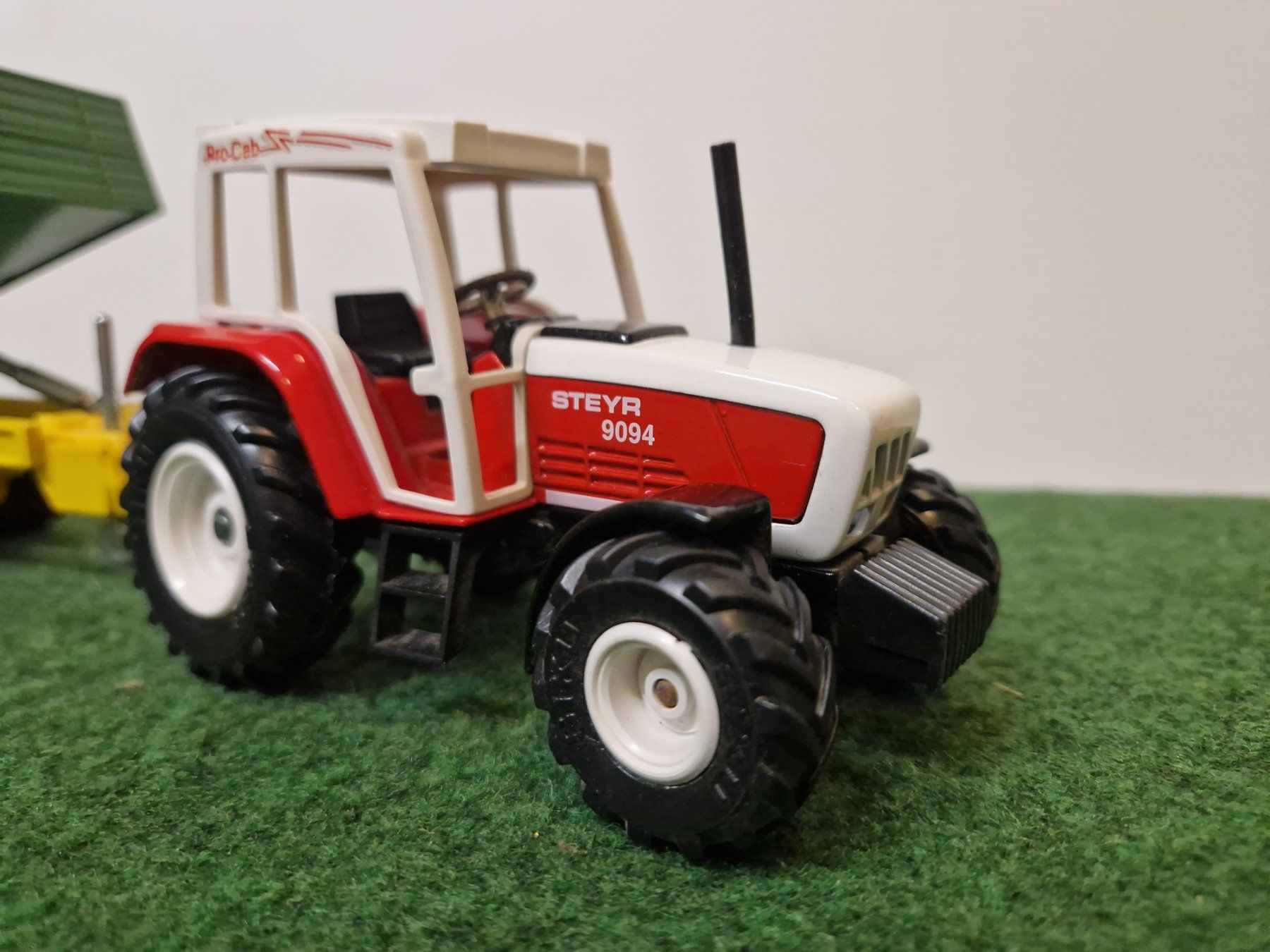 Siku Spielzeuge: Steyr 9094 Traktor von Siku mit Anhänger 1:32 – Gebraucht aus Thun von ZweifelChipss 5
