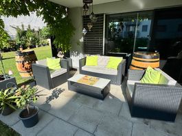 Gepflegte Rattan-Lounge, 4-Sitzer, inkl.Polster & 2 Tischpl.