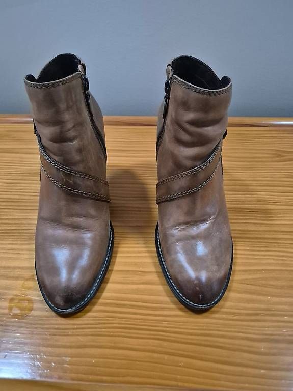 Damenschuhe: Damenstiefeletten. – Gebraucht aus Auenstein von mth_rp5y