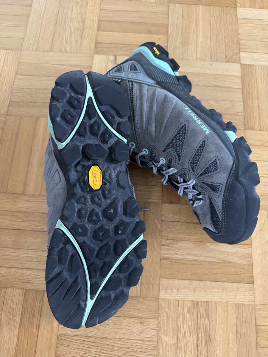 Merrell Scarpe da uomo: Wanderschuhe Merrell Herren  grau Grösse 40 wenig gebraucht – Usato da Zug venduto da doresina 1