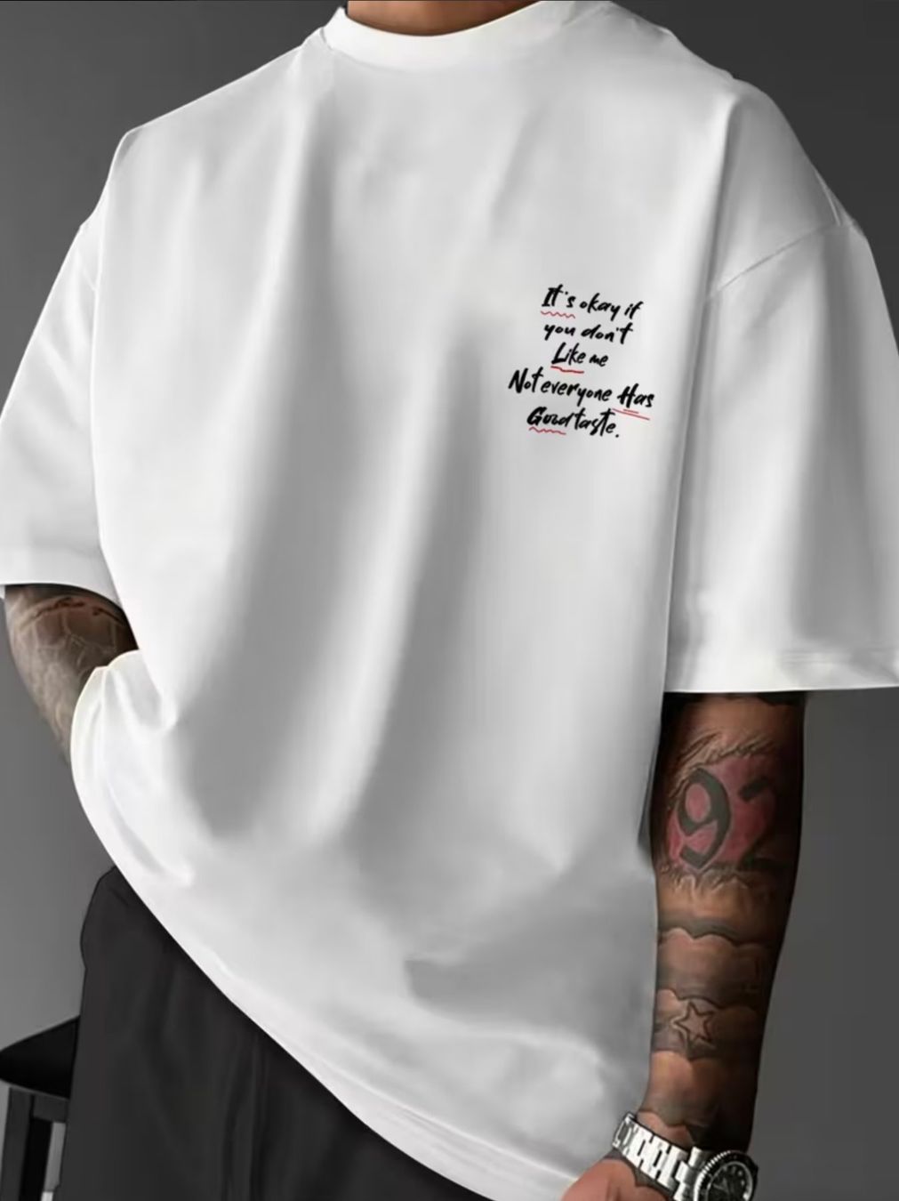 T-Shirts: Schwarzes Herren Grafik-T-Shirt – Neu und originalverpackt aus Reinach BL von Deinfashion 1