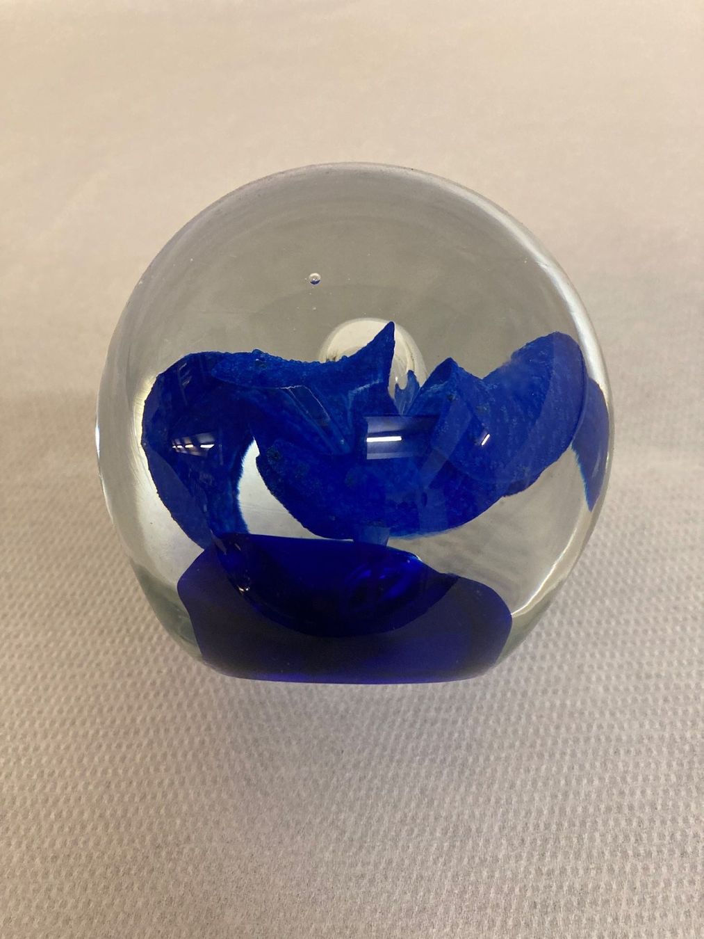 Gläser: Glas Dekokugel im Murano Stil mit blauer Blume – Gebraucht aus Winterthur von silen 3