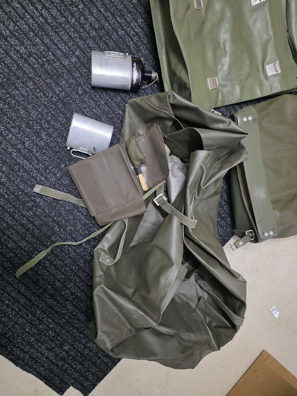 Schweizer Armee Uniformen: Militär Armee Konvolut  – Defekt aus Dorf von Echo_Elements 4