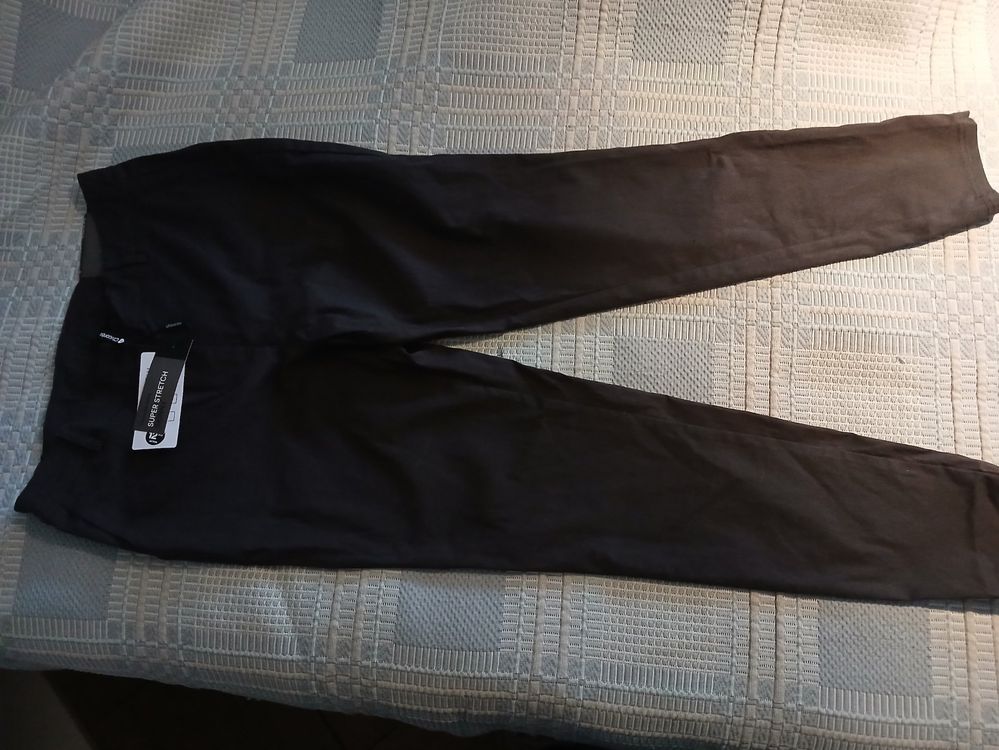 Pantalons: Hose Chicoree, GrL, Neu – Neuf avec emballage d'origine à Luzern par Tavolna 1