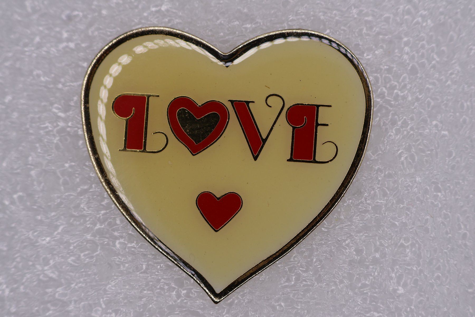 Placchette & Badge: LOVE  Herz – Usato da Winterthur venduto da Sammleroase