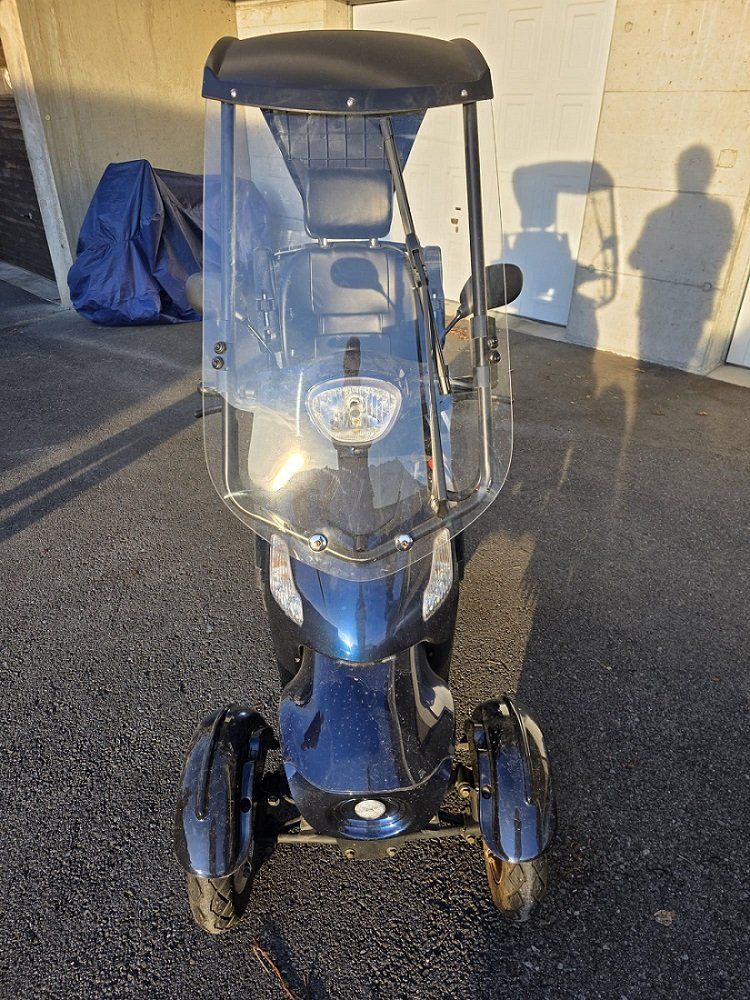 Elektromobile: Elektro - Seniorenmobil mit Verdeck – Gebraucht aus Schwarzenegg von Stakro 2