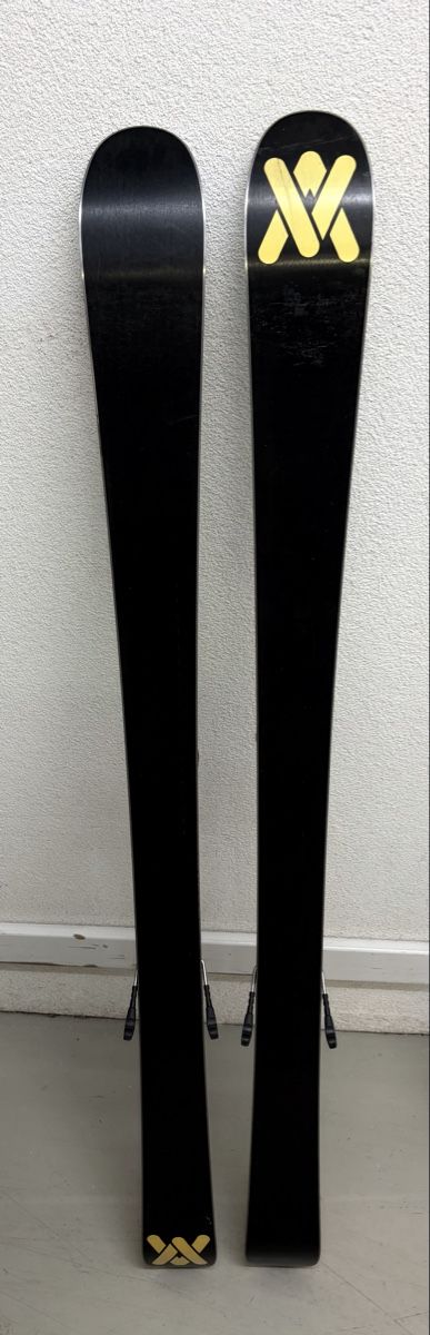Völkl Skis: Freestyle/Twin Tip Völkl 138 cm – Gebraucht aus Horw von taskinardi 1