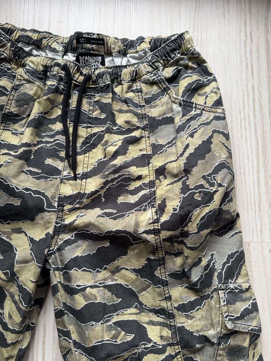 Hosen: Reclaimed Vintage inspired camo cargo pants – Neu (gemäss Beschreibung) aus La Tour de Peilz von bau_sm8d 1