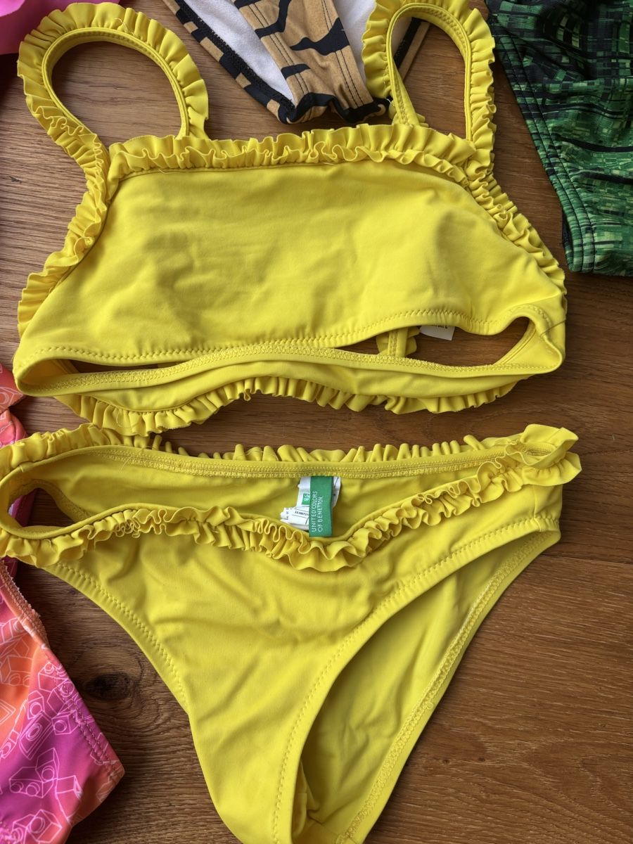 Benetton Costumi da bagno & Bikini: Badeanzug / Bikini Paket Mädchen – Nuovo (secondo la descrizione) da Thalwil venduto da ver_j2lw 2