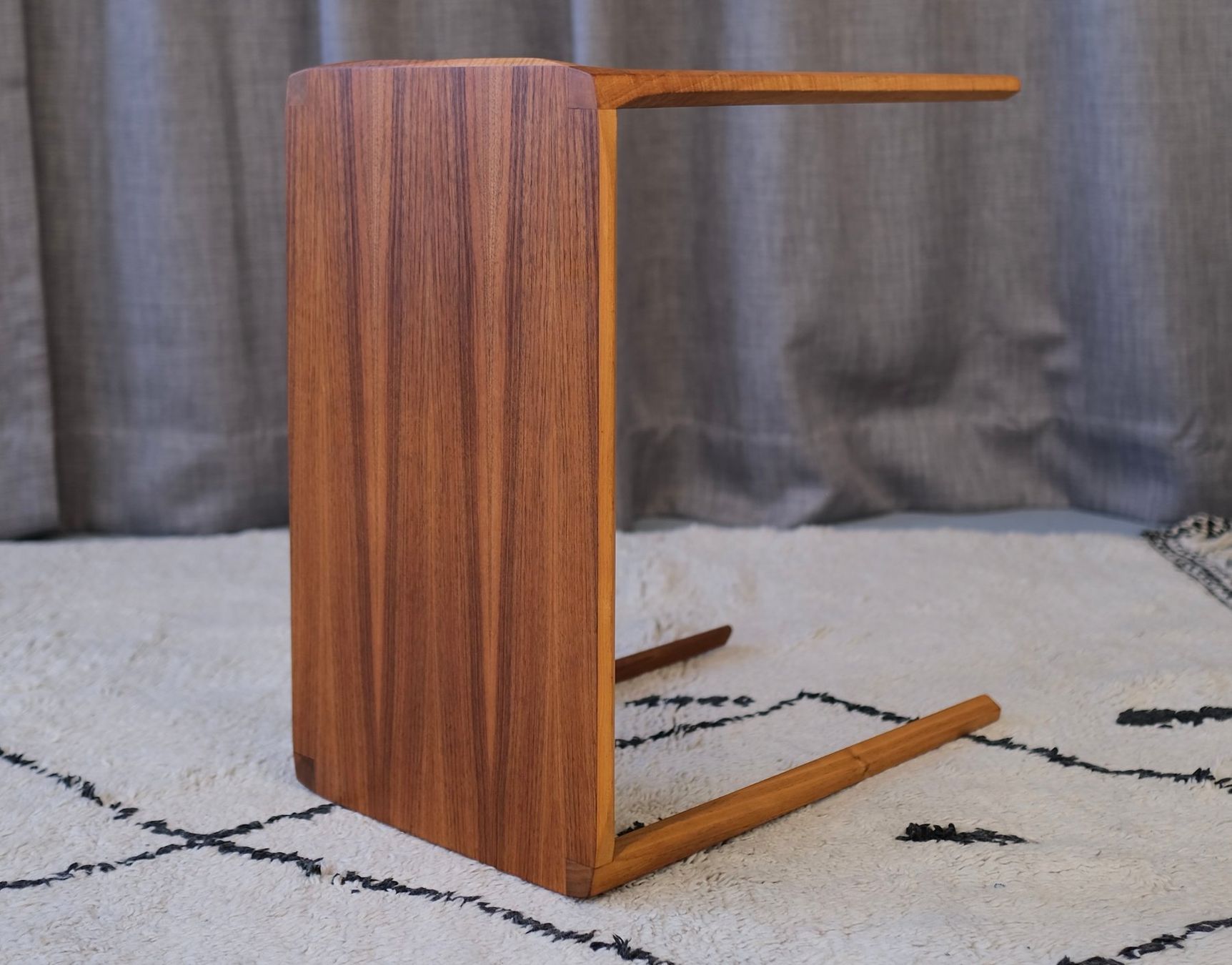 Tavoli: Sidetable Rex Raab for Wilhelm Renz, Nussbaum – Usato da Bern venduto da Zmodern_VIN 8