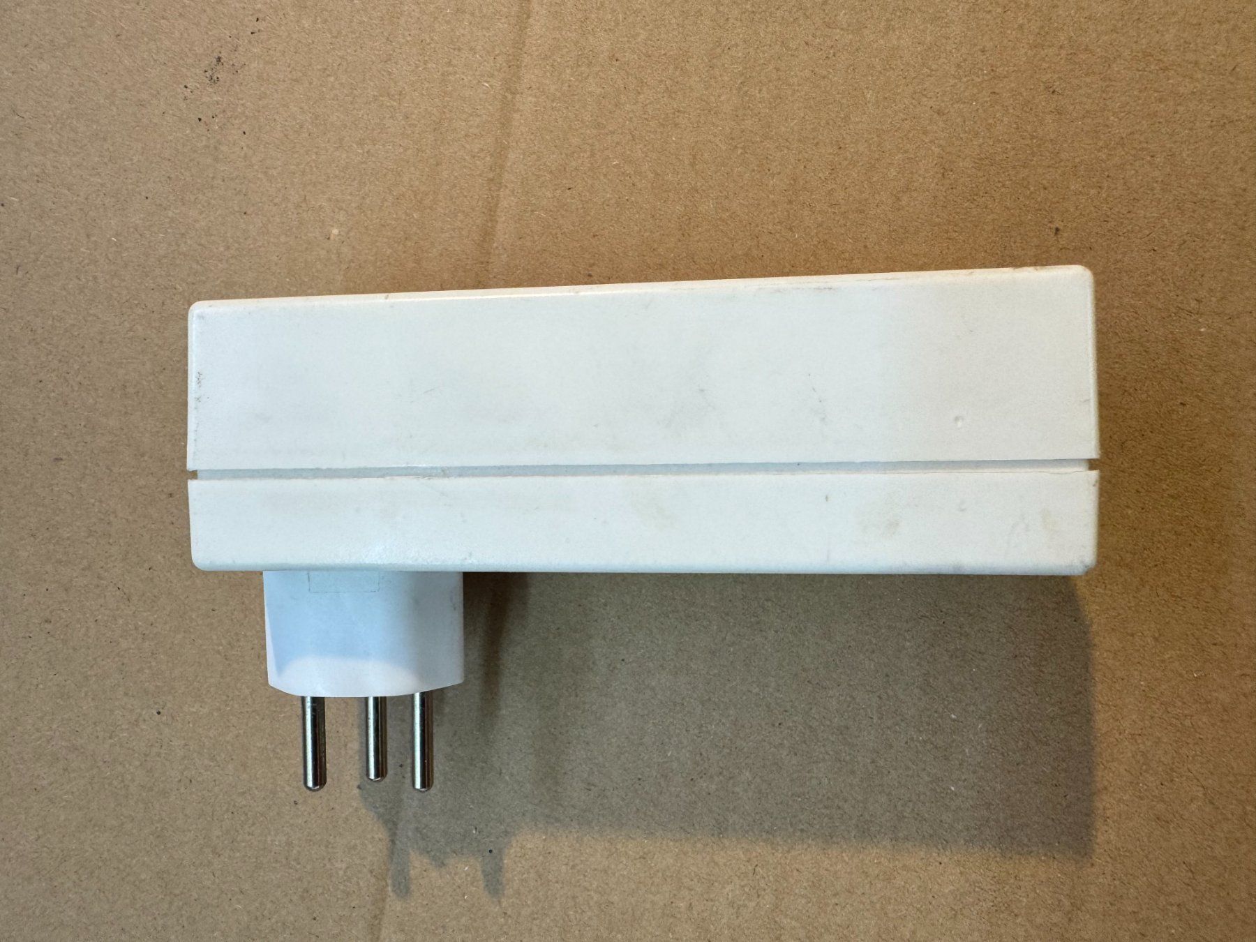 Alimentazione elettrica: Multiprise 4 prises blanc, orientable, bon état – Usato da Tatroz venduto da DanielCut 2