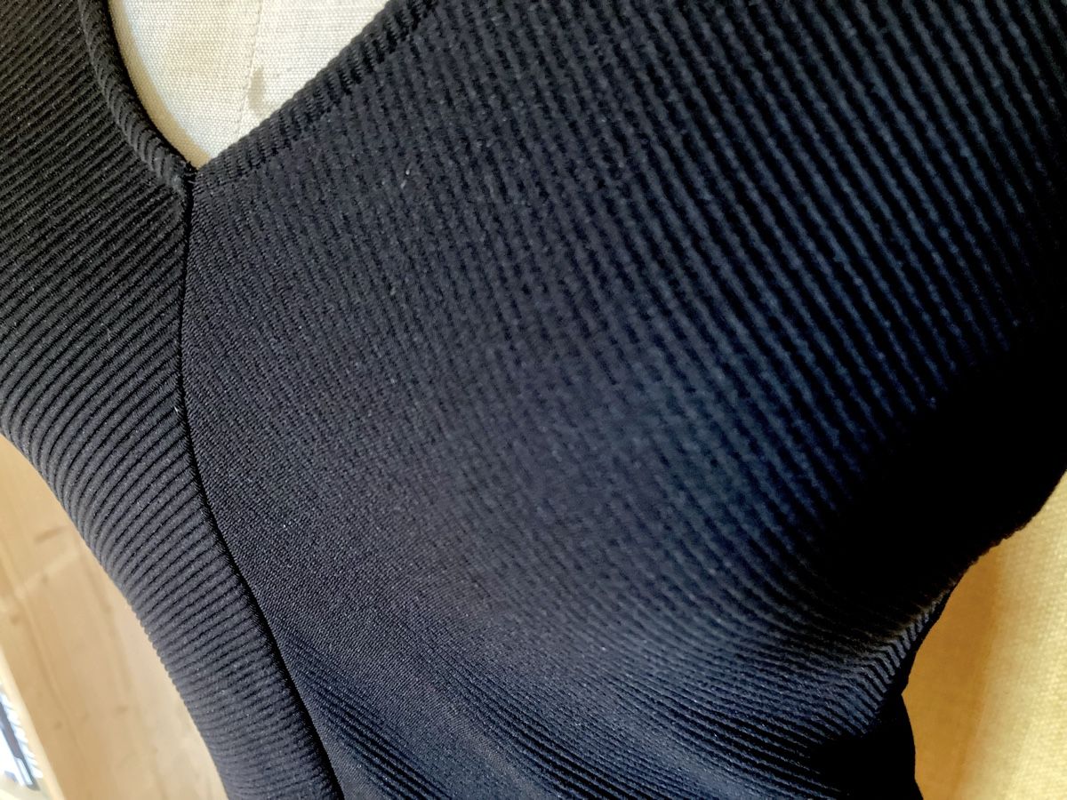 H&M Top: Top noir en Lycra – Usato da Ardon venduto da hel_2sxp 5
