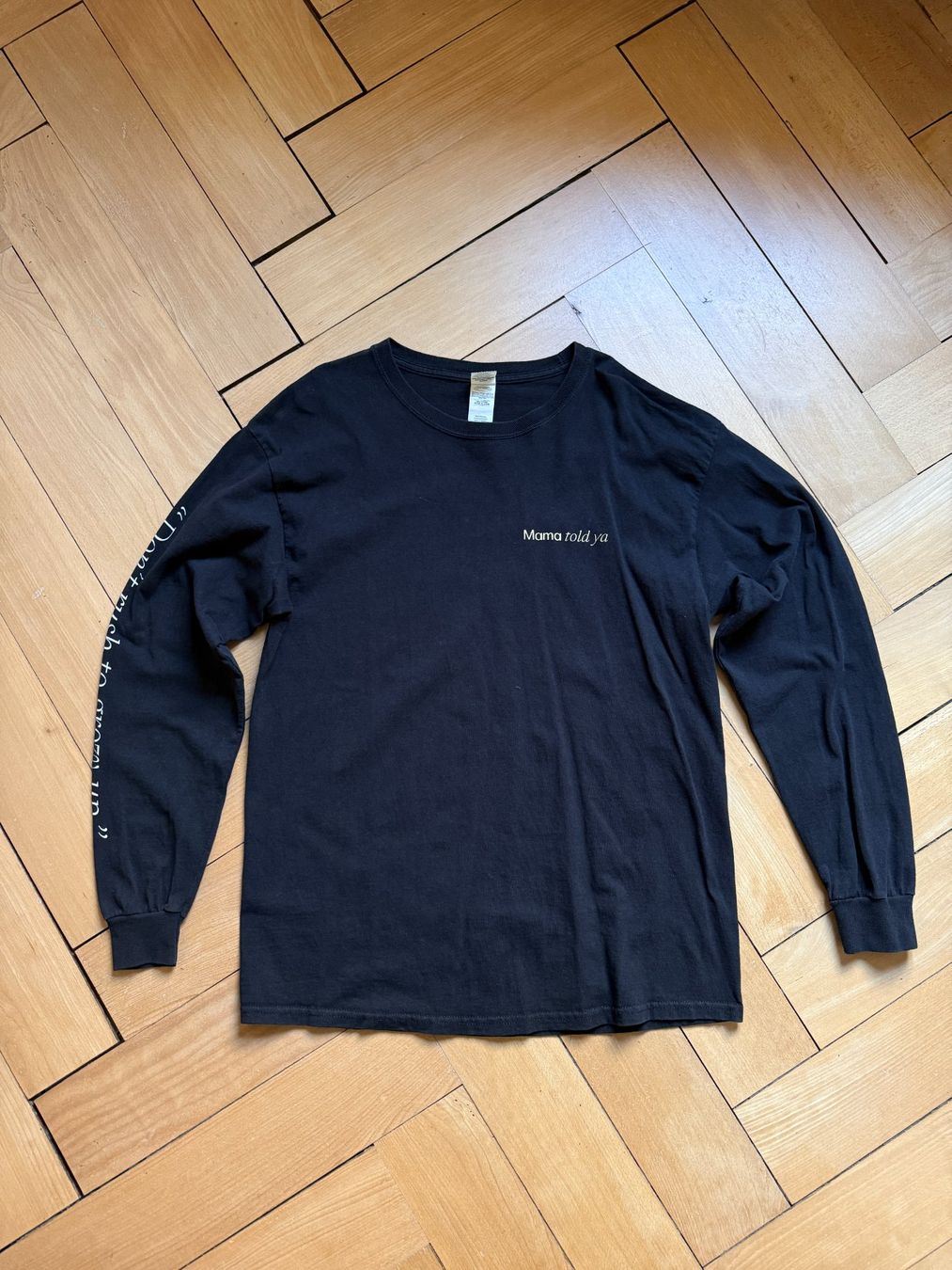 T-Shirts: Anetha Langarmshirt schwarz "Mama Told Ya" L – Gebraucht aus Zürich von Diazaio