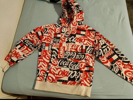 3 pulls, tommy Hilfiger taille S,North face et Champion, M