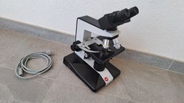 Leitz Biomed Mikroskop - sehr guter Zustand