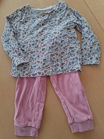 T-Shirt langarm und Hose Gr. 86
