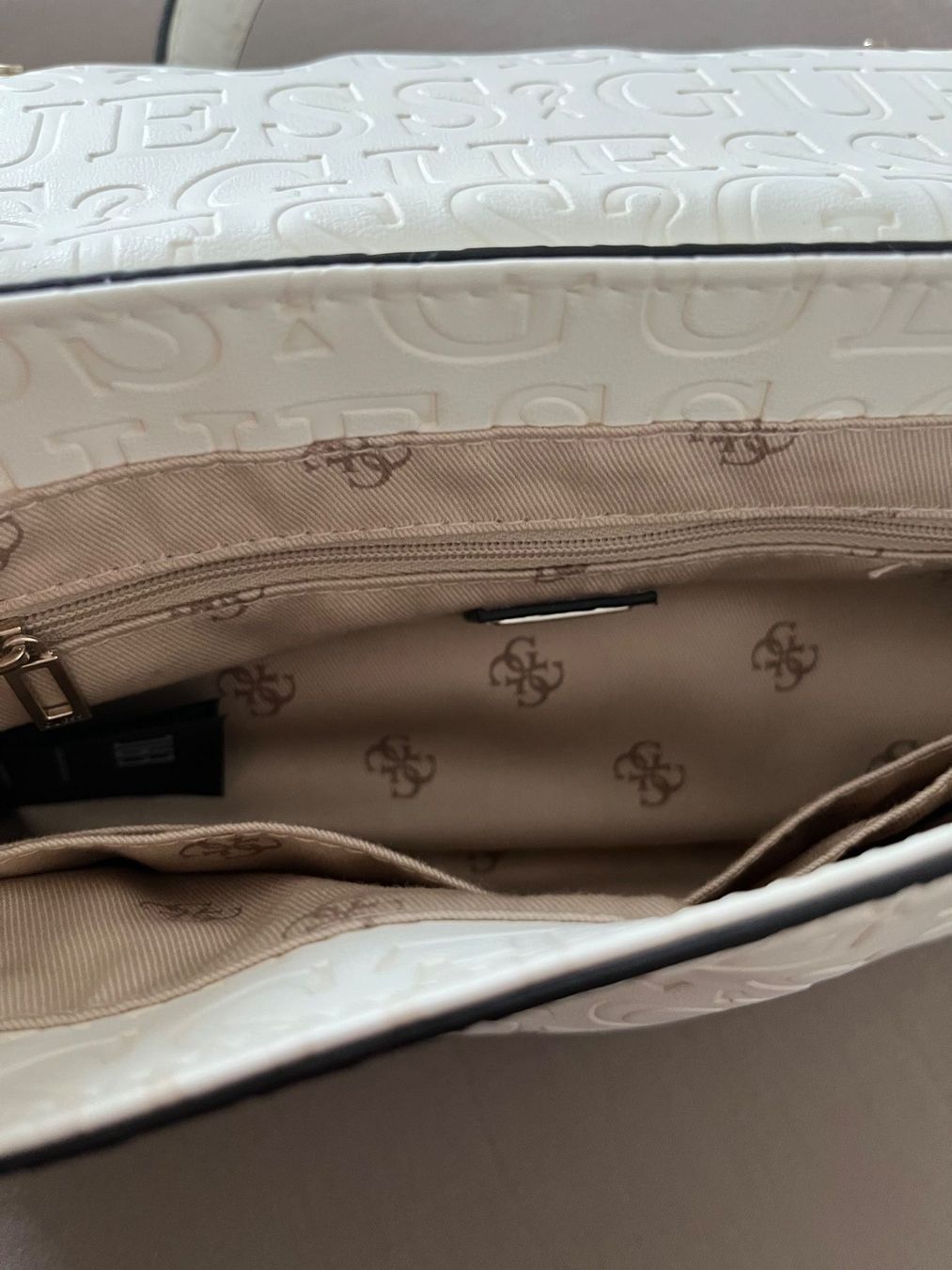 Guess Taschen für Damen: Guess Umhängetasche Brightside, weiss – Neu (gemäss Beschreibung) aus Kloten von SANTALA23 6