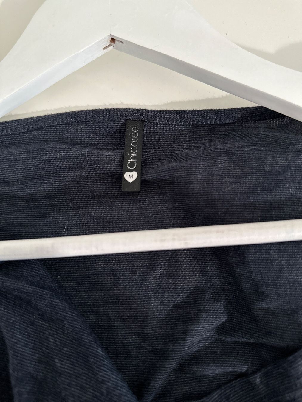 Top: Top joli décolleté bleu marine chiné – Usato da Cheseaux-Lausanne venduto da Cerfynie 2