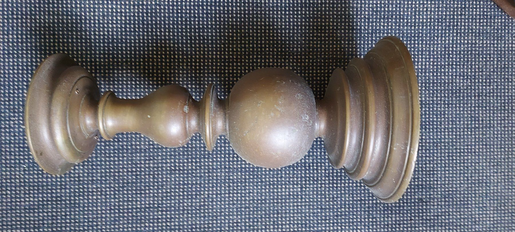 Portacandele: Antiker, massiver Bronzefuss – Usato da Luzern venduto da FDLB77 1