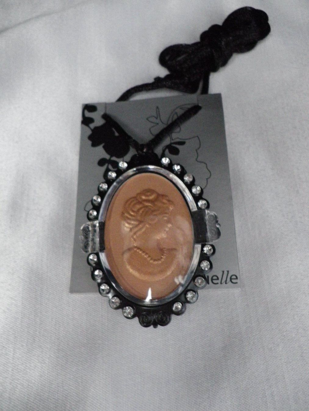 Ciondoli: Lidschatten-Medaillon Kette – Usato da Reinach venduto da Mietze