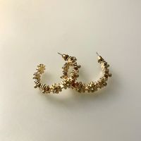 Ohhringe, Creolen mit Blumen, Modeschmuck