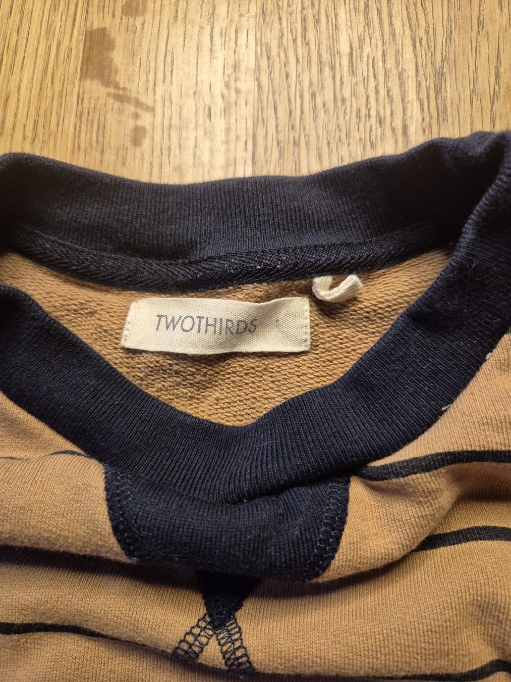 Pullover & Sweatshirts: Pullower Twothirds – Gebraucht aus Valens von Limaj 2