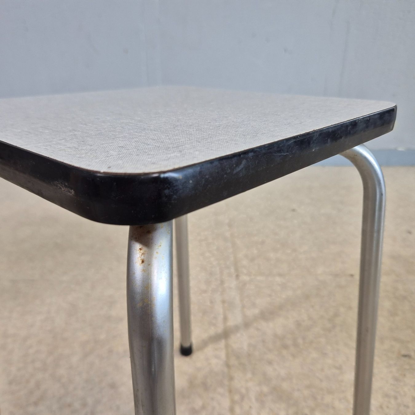 Sgabelli: Kelco Hocker Höcker Küchenhocker Tabouret grau – Usato da Nottwil venduto da Wondewa-Shop 4