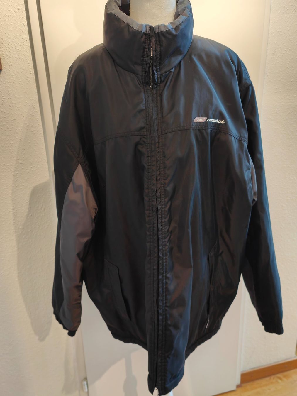 Reebok Giacche: Freizeitjacke – Usato da Zürich venduto da rolfxyz