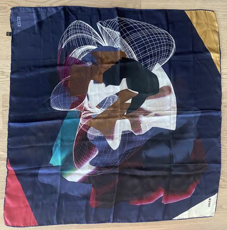 Edler Seidenschal, Foulard, Silk Scarf von AKER – 100% Seide