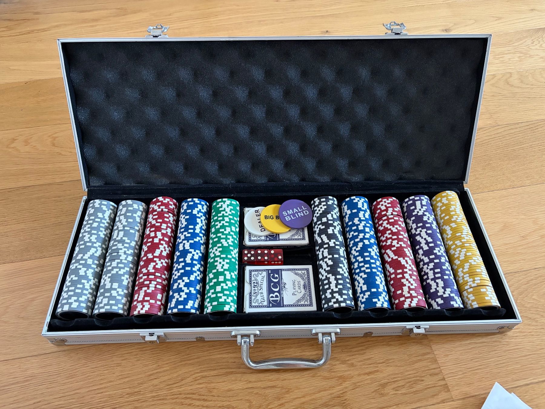 Giochi: Poker Koffer Set 500 Chips ab CHF 1.00 – Usato da Winterthur venduto da o96b