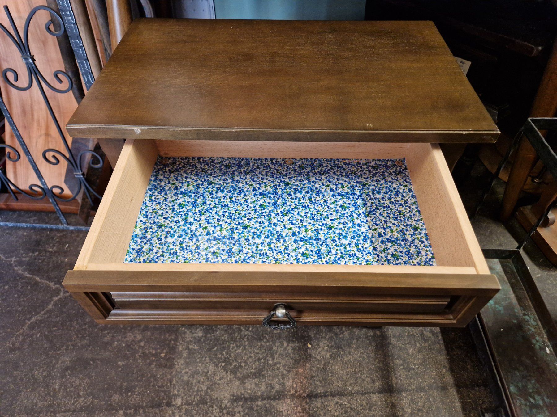 Comodini: Spanisch katalanische kleine Kommode Nachtisch Sideboard – Usato da Wädenswil venduto da tome70 5