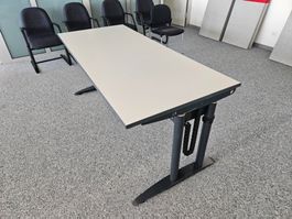 Schreibtisch