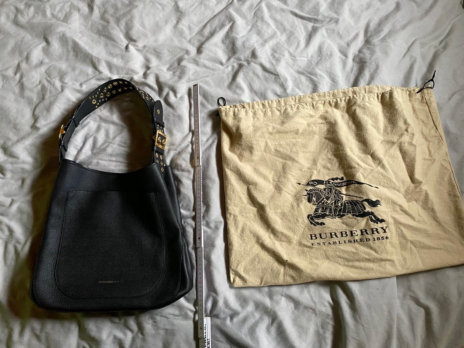 Burberry Taschen für Damen: Burberry Hobo Bag Leder Schwarz – Gebraucht aus Merenschwand von fidu07
