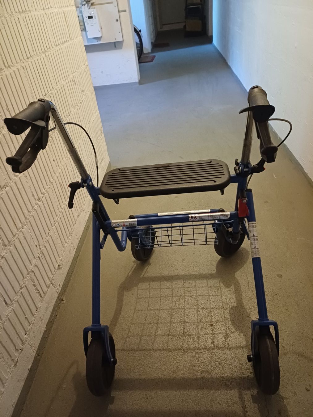Aides à la marche: Rollator – D'occasion à Lichtensteig par Mavojkj 2