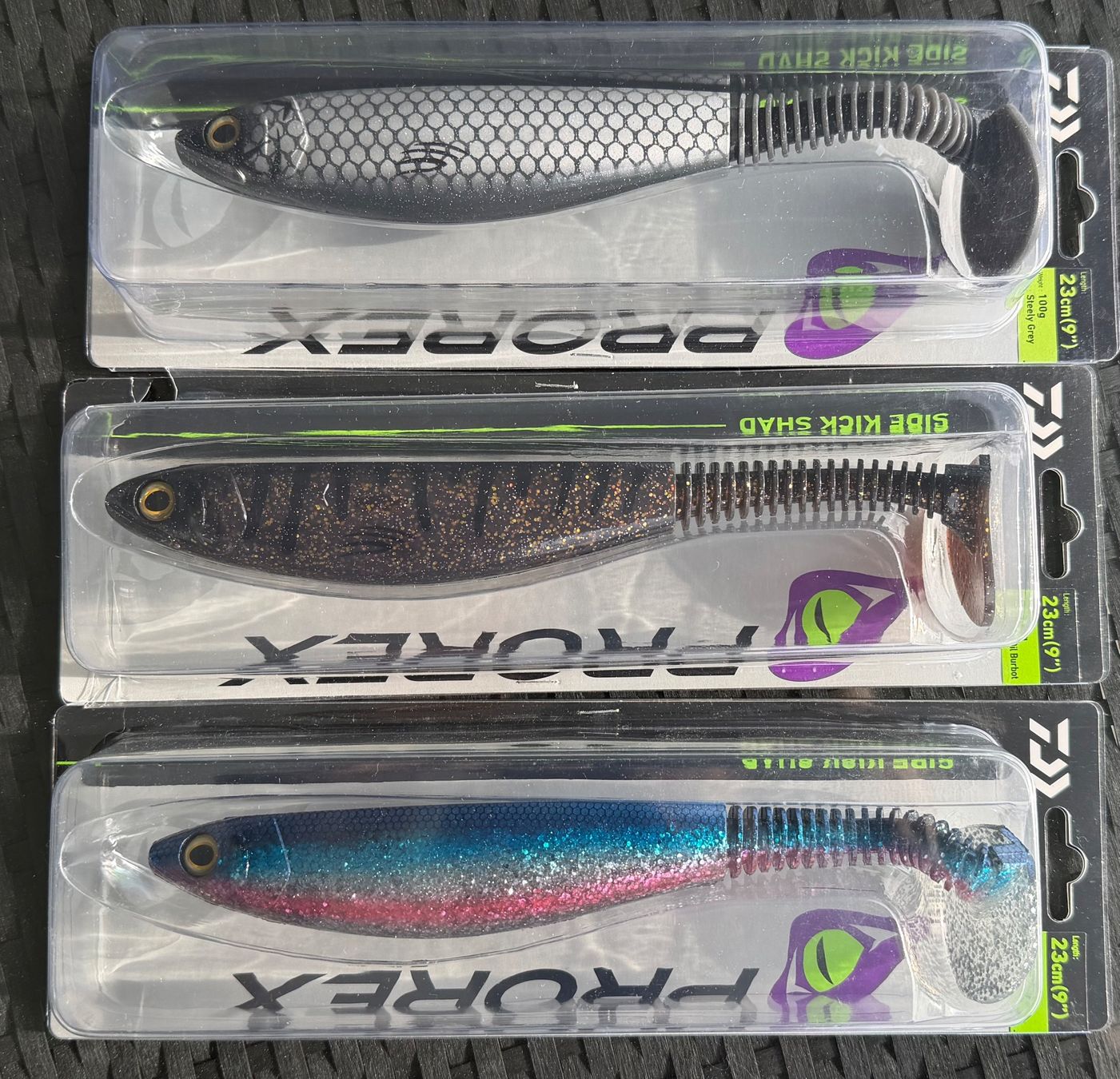 Daiwa Esche: Daiwa Prorex Side Kick 23 cm Gummifisch 3er Set #1 – Nuovo (secondo la descrizione) da Widnau venduto da Fishingtackle_Oggy