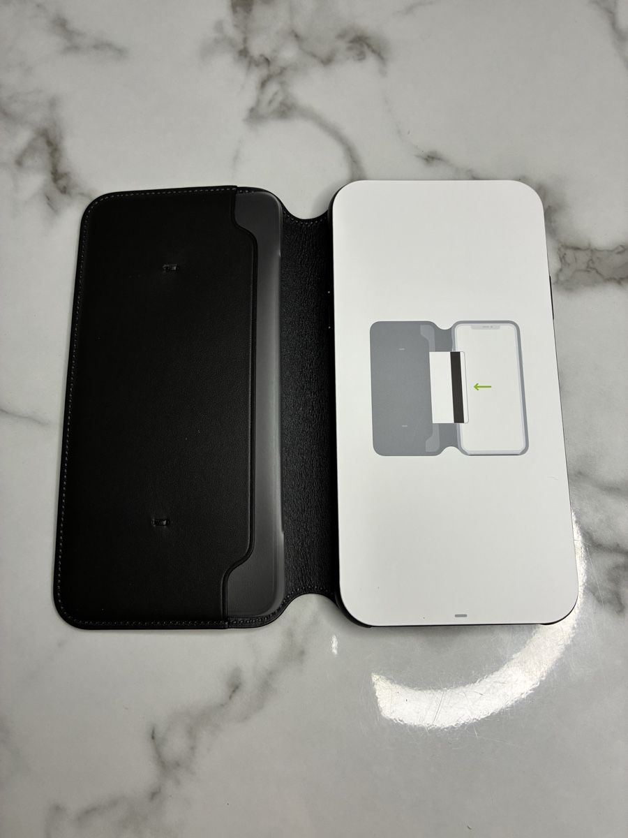 Apple Cover & Protezioni schermo: Coque iPhone 11 Pro Max Folio Cuir Noir - Comme Neuf – Nuovo (secondo la descrizione) da Nyon venduto da far_f89n 2