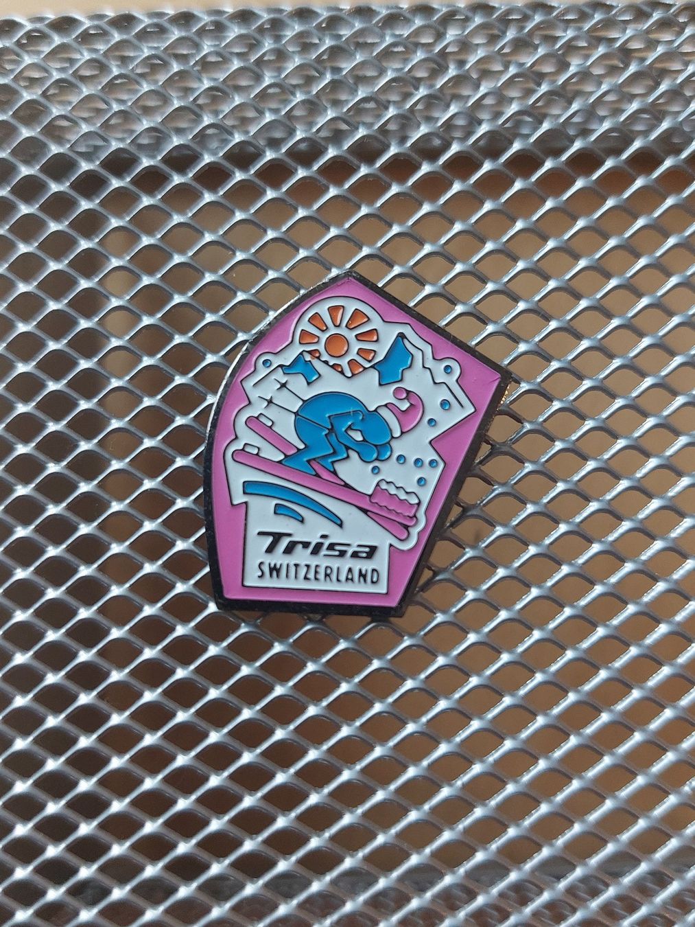Placchette & Badge: 5 TRISA - PIN – Usato da Gipf - Oberfrick venduto da Esnoopy 1