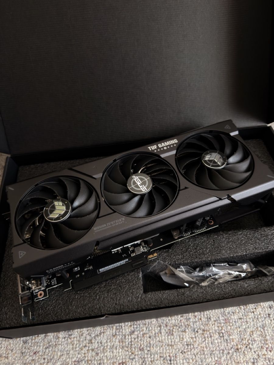 Asus Schede grafiche: ASUS TUF Gaming GeForce RTX 4070 – Usato da Riehen venduto da Reinhard99