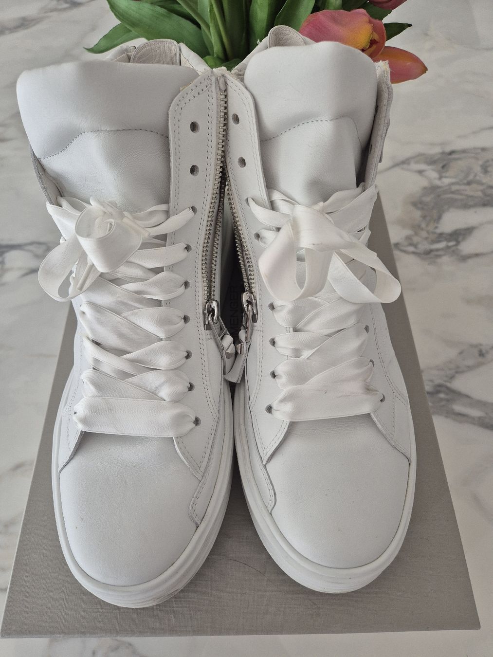 Kennel + Schmenger Scarpe da donna: Kennel & Schmenger Sneaker Weiss Gr. 39 Echtleder – Usato da Niederrohrdorf venduto da Sistarr 1