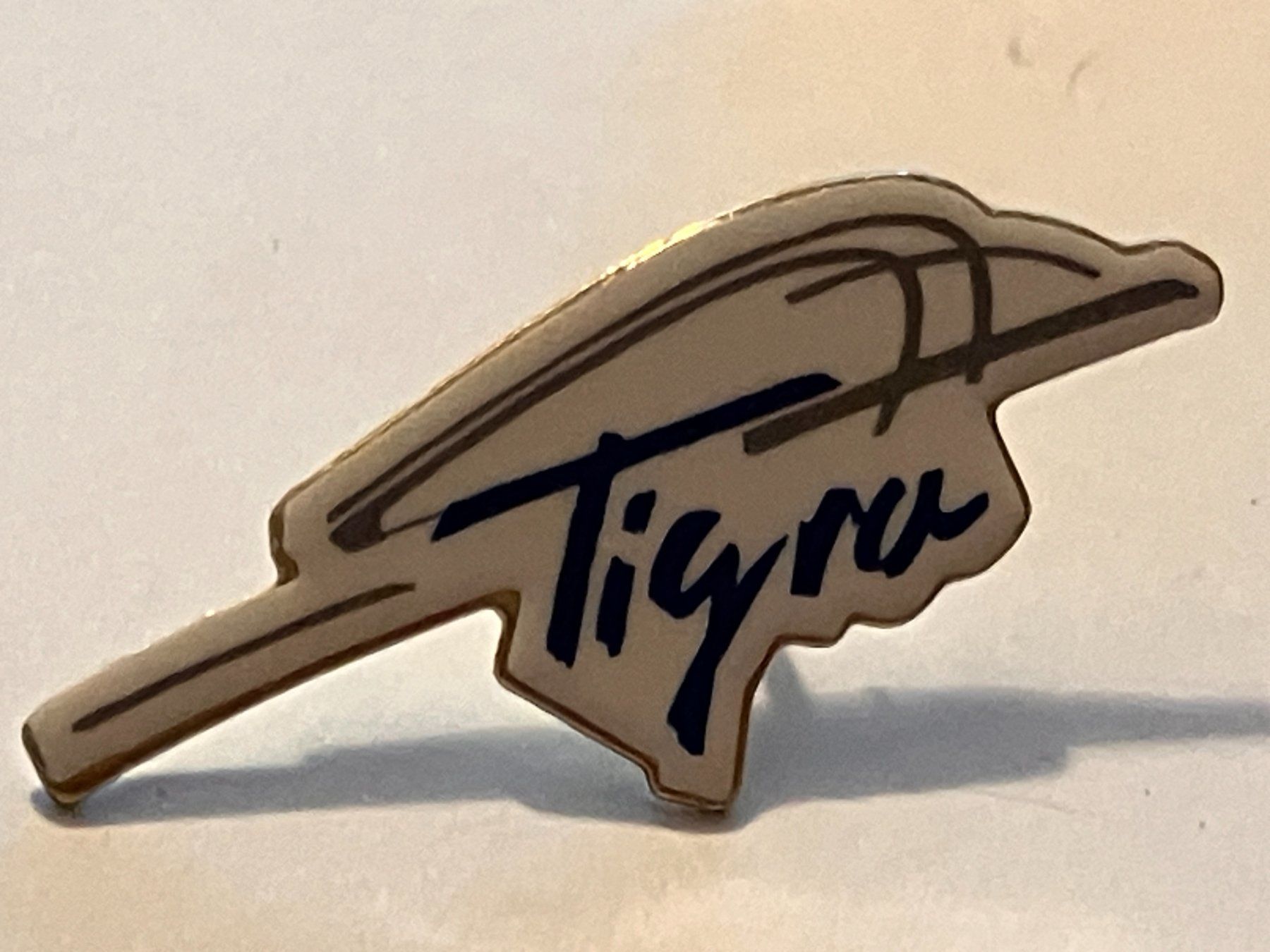 Placchette & Badge: 1 Pin Tigra – Usato da Basel venduto da djwwpp