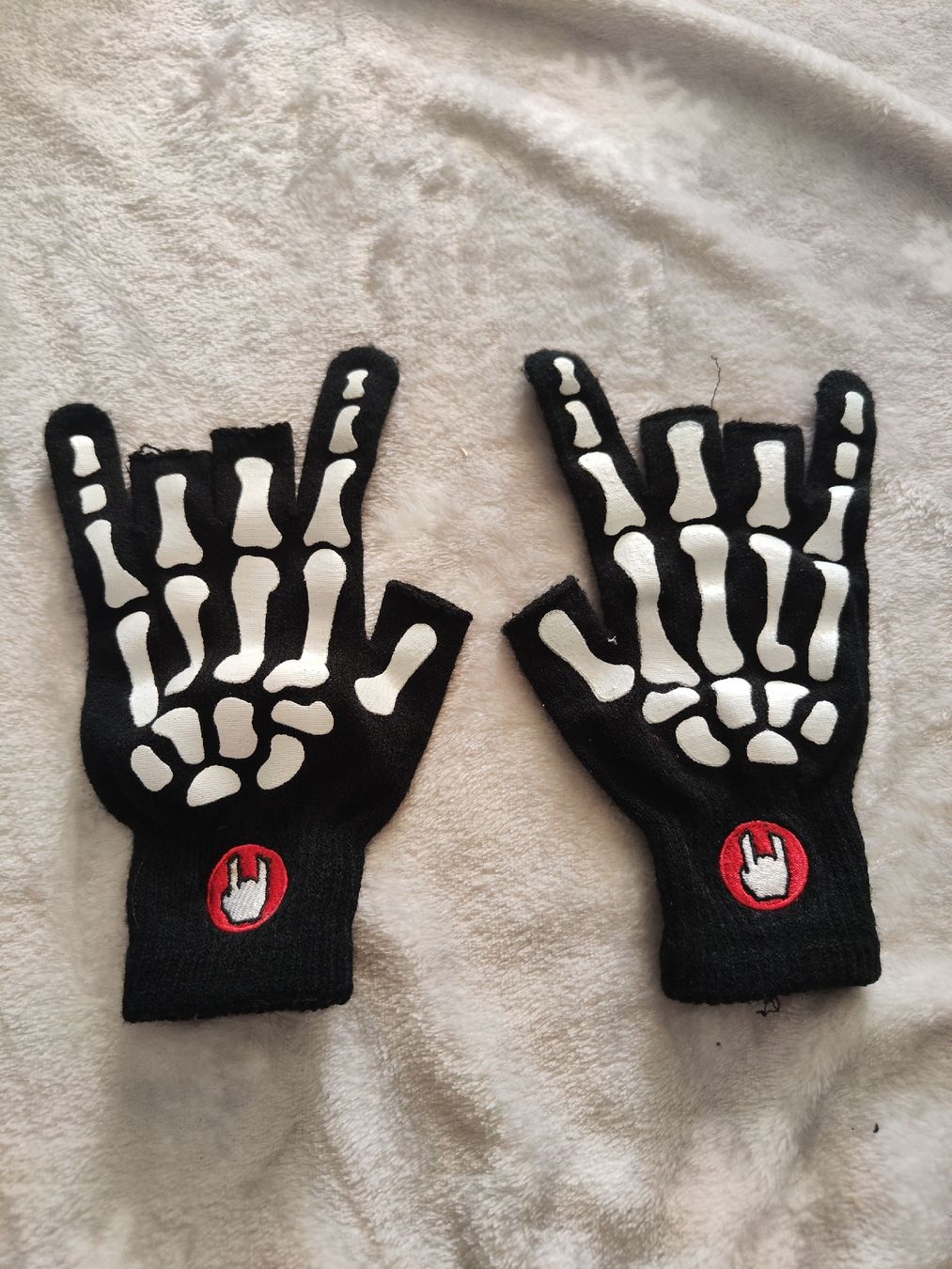 Handschuhe & Handstulpen: EMP Handschuhe – Gebraucht aus Kollbrunn von Anaranth13
