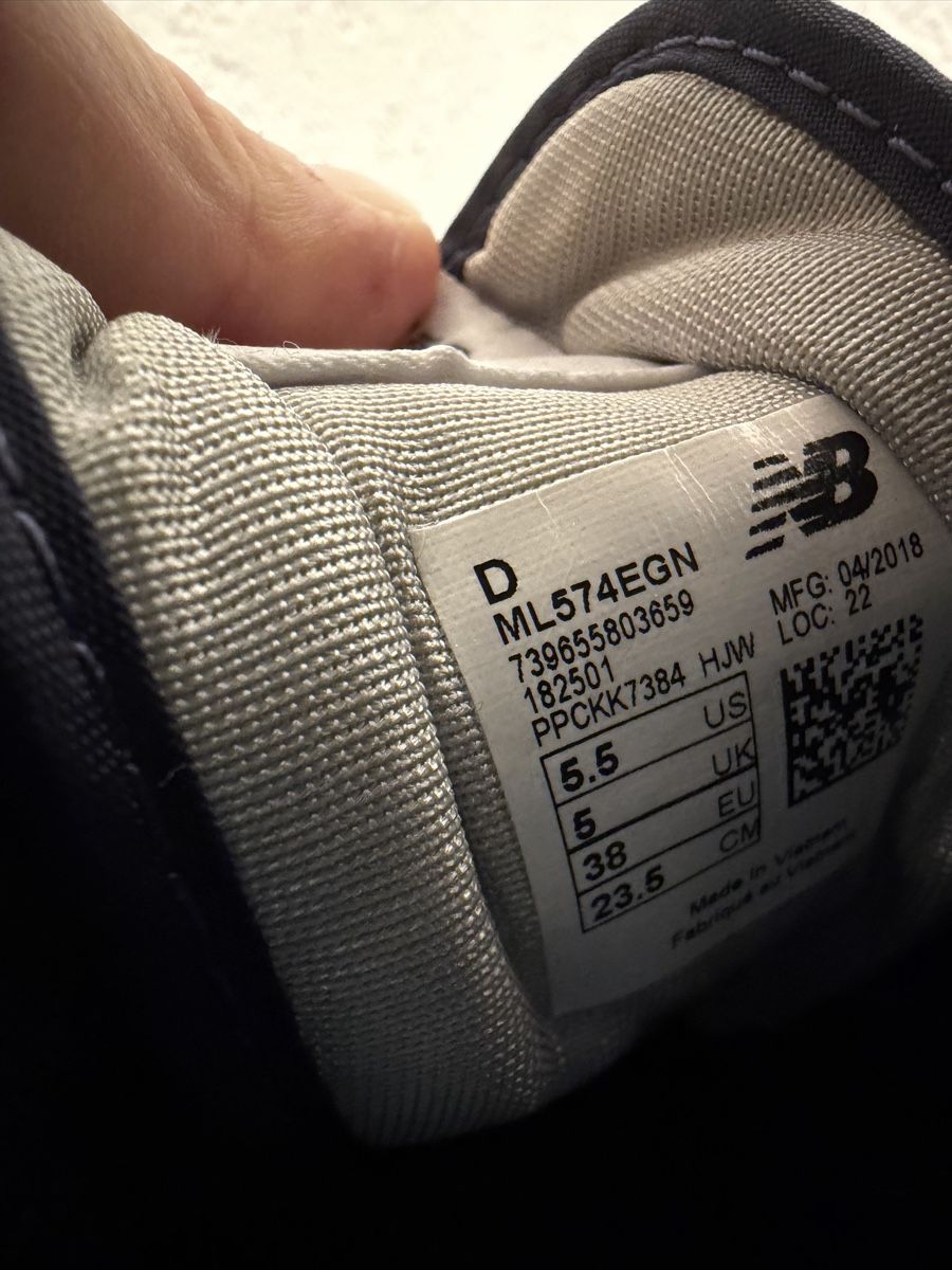 New Balance Scarpe da uomo: New Balance 574 – Usato da Suhr venduto da sr.96 2