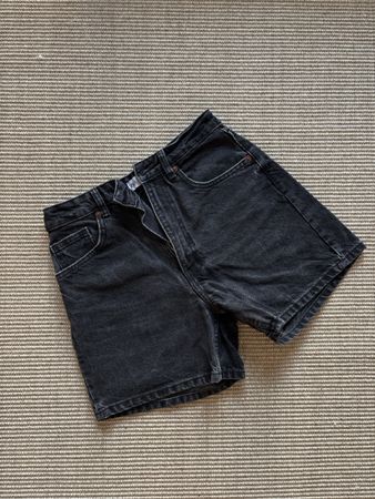 Shorts en jean gris Zara Taille 36 - Parfait pour l'été!
