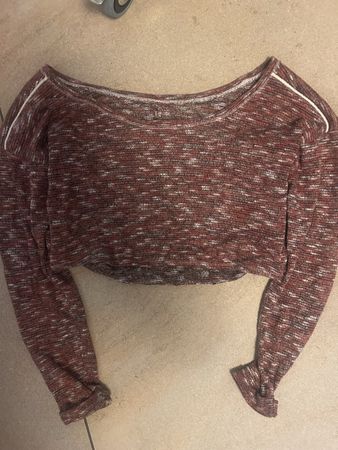 Bauchfreier Pulli für den Sommer, drunter ein top anziehen