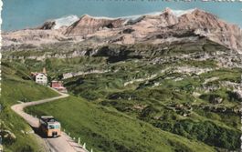 Hotel Klausenpasshöhe mit Postauto