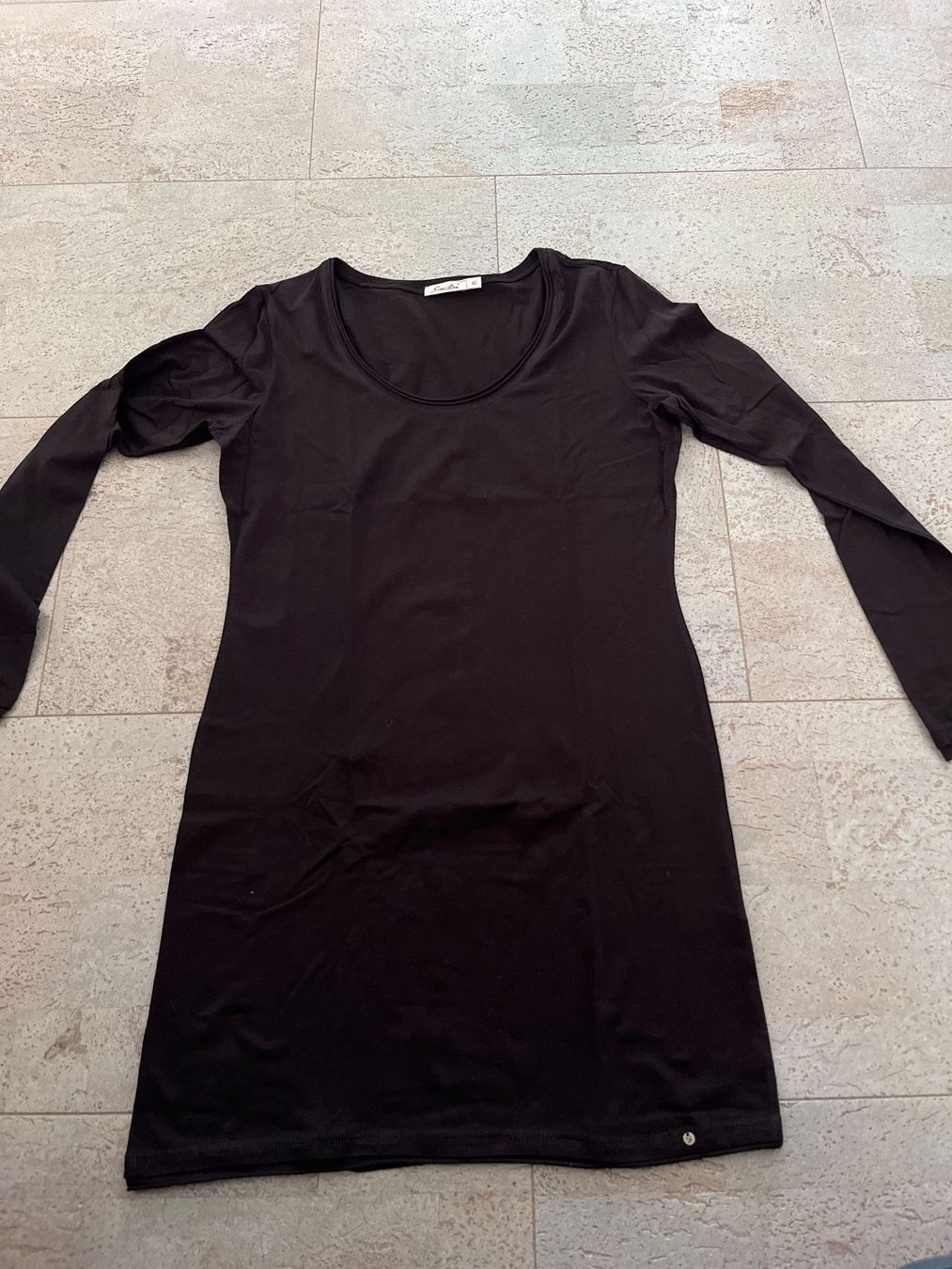T-shirt: Simclan Leggins und Oberteil – Usato da Roggliswil venduto da Eishockeygirl