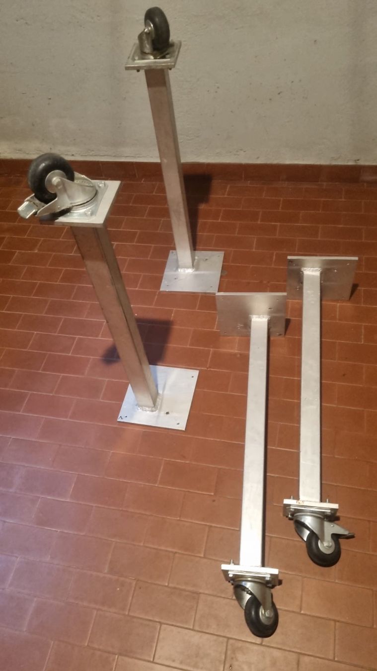 Sonstige Dekorationen & Accessoires: robuste Ständer mit Rollen Aluminium 4 Stk. – Gebraucht aus Oberengstringen von George0070 5