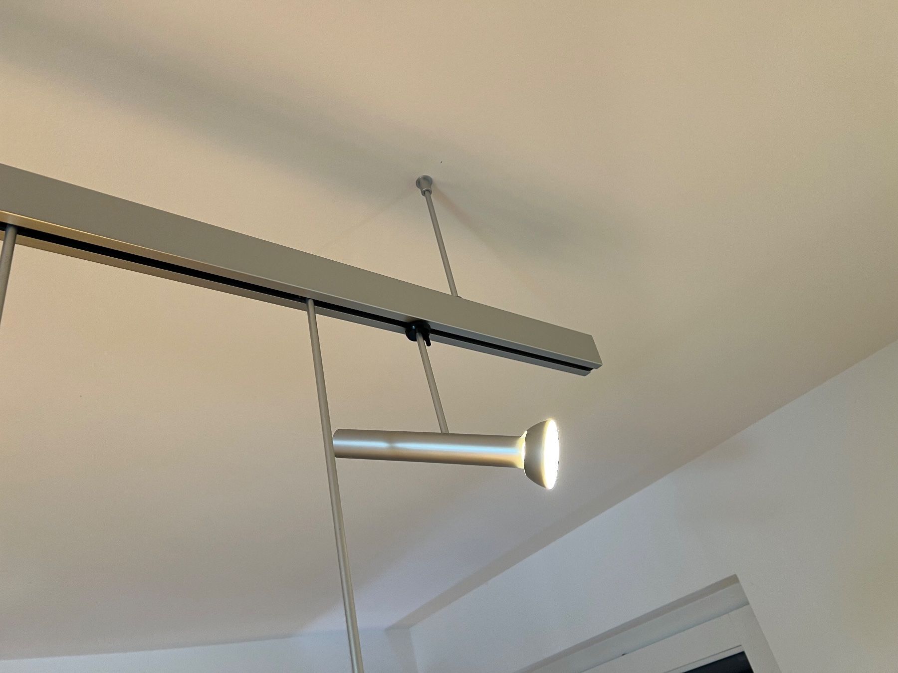 Baltensweiler Lampadari & plafoniere: Pendolino Hängeleuchtesystem von Baltensweiler – Usato da Uettligen venduto da Murijuli 3